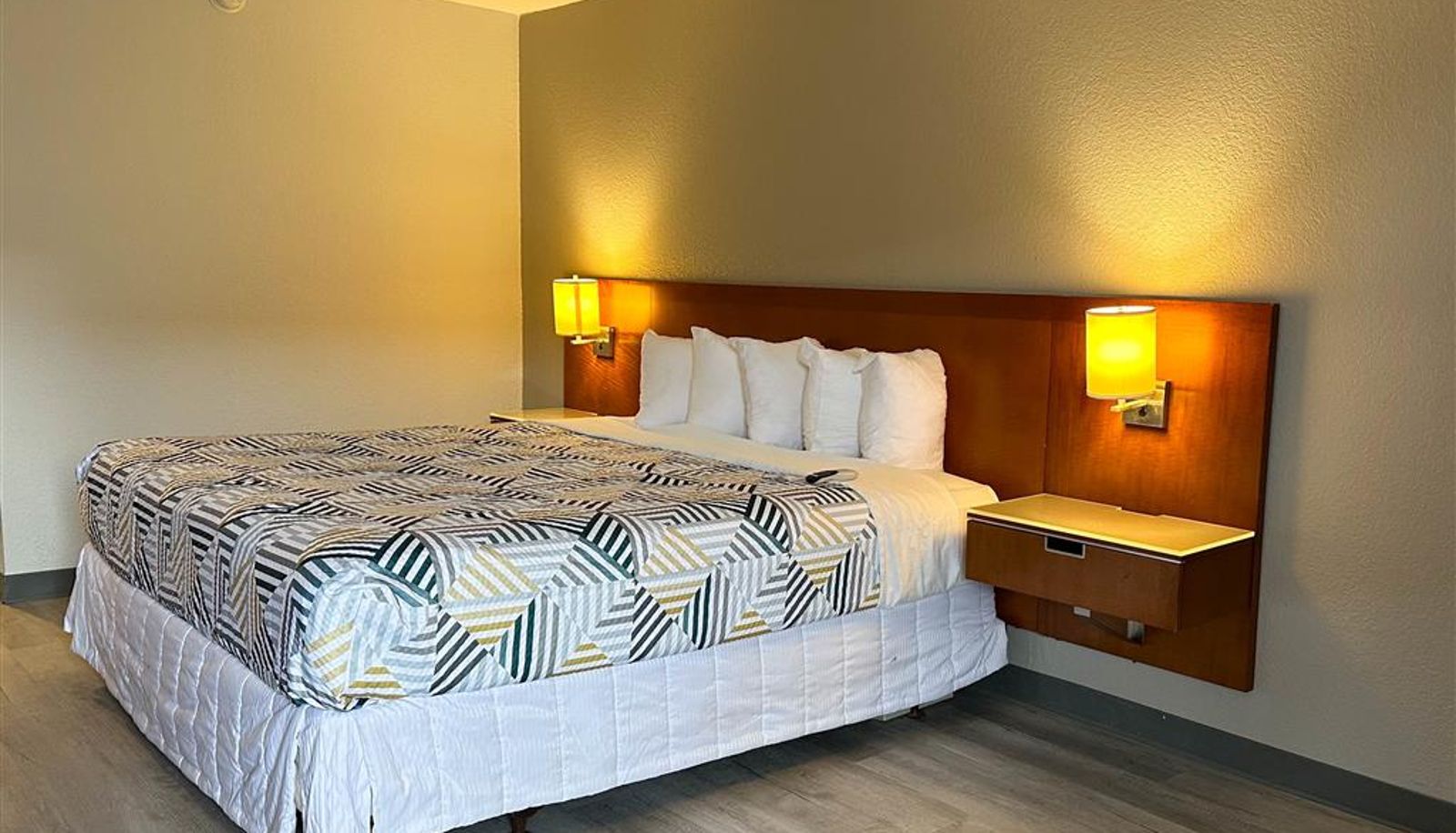 Room - AR Motel 6 - Forrest City