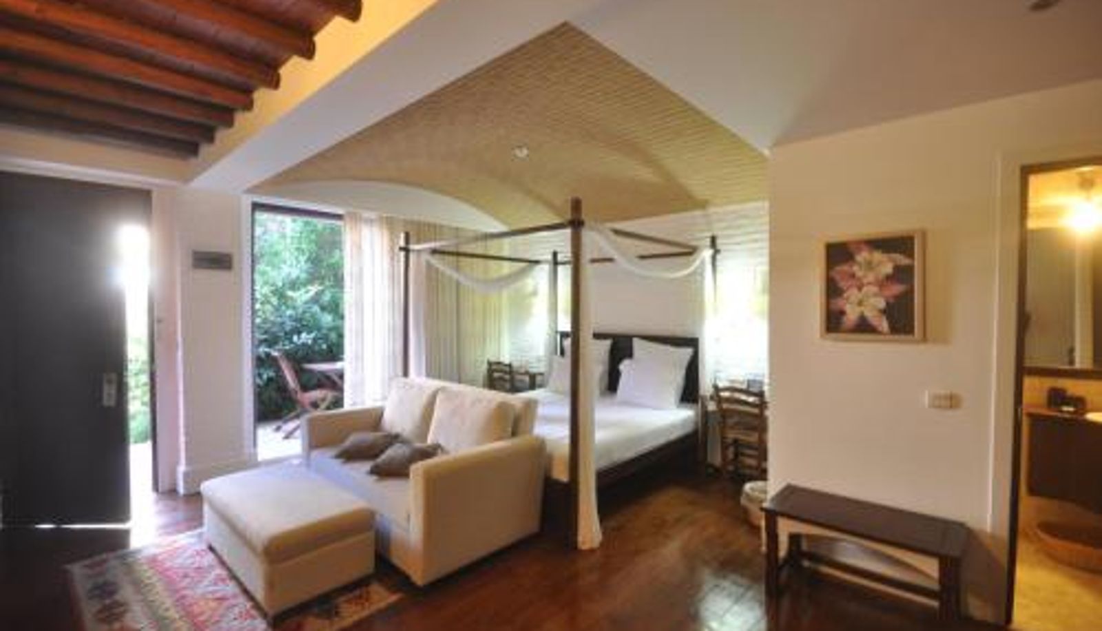 Camera - El Vino Hotel & Suites