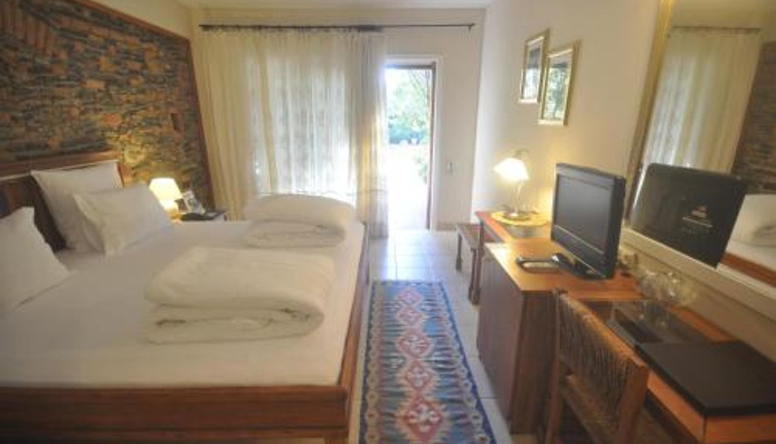 Camera - El Vino Hotel & Suites