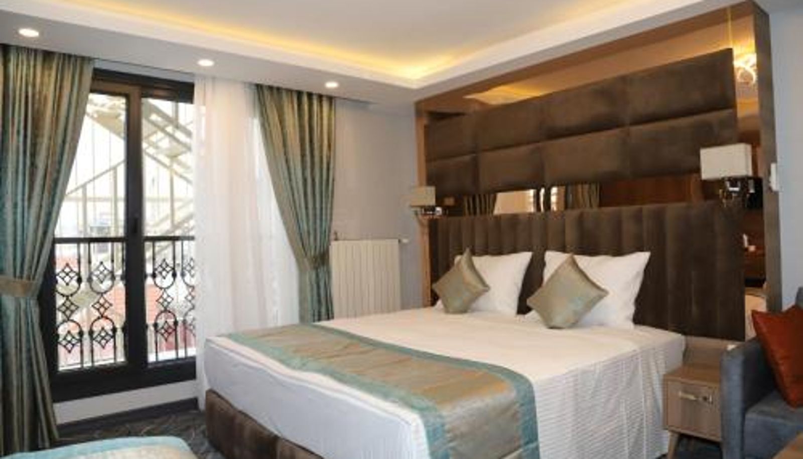 Información - Grand Kavi Hotel