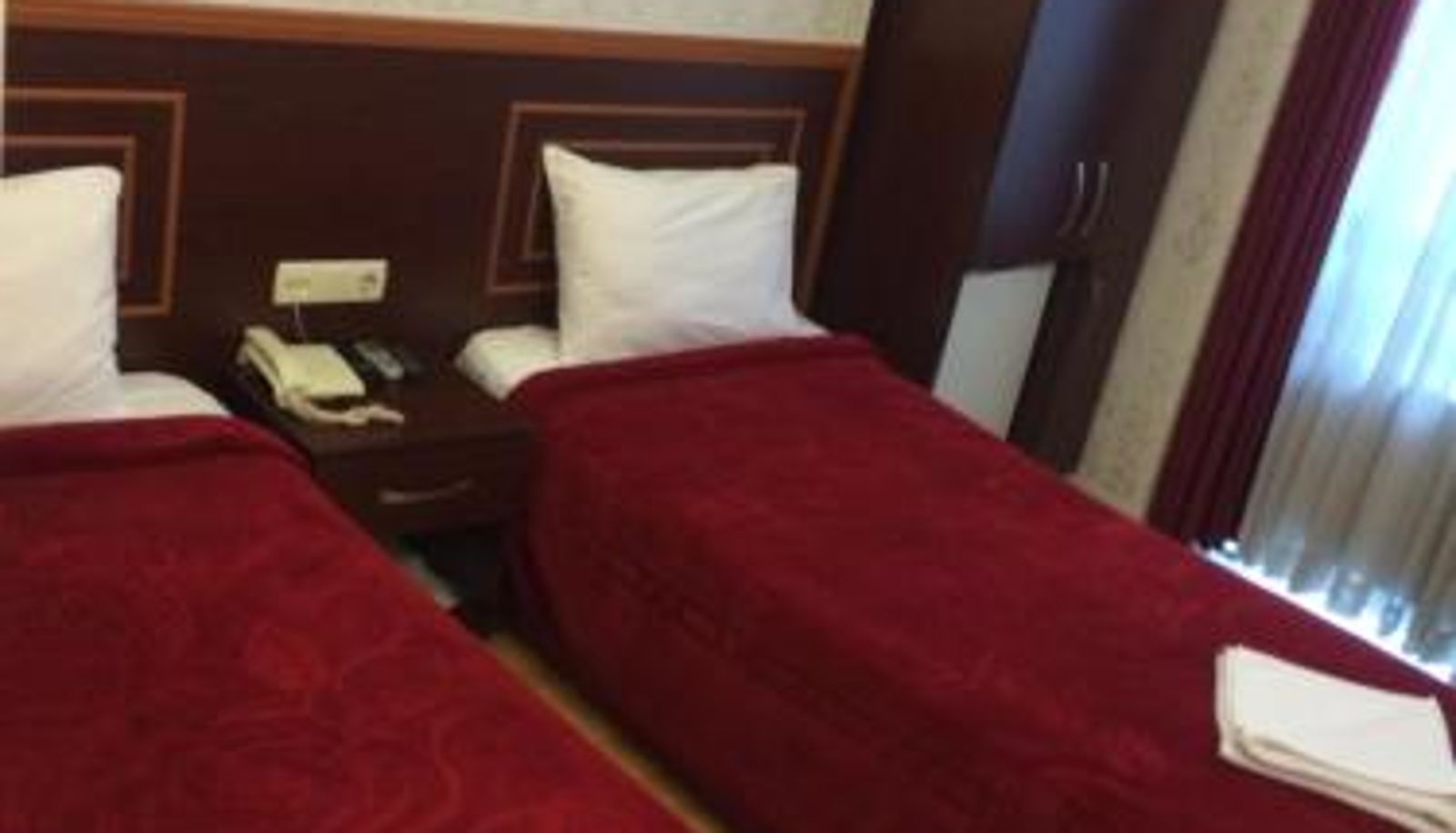 Zimmer - Red White Hotel
