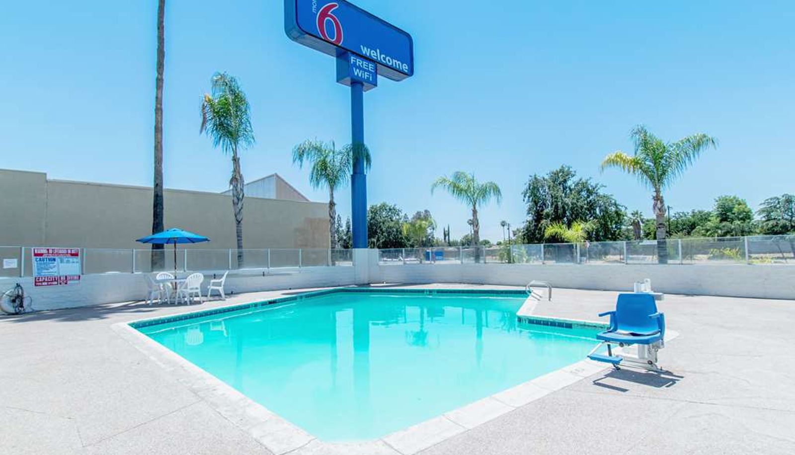 Pool - MOTEL 6 BAKERSFIELD CA