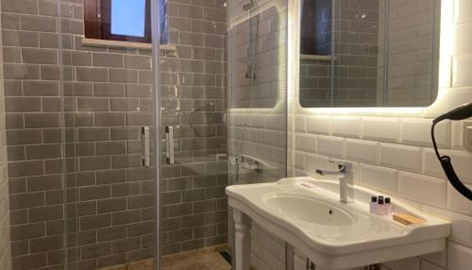 Badezimmer - Dionysos 1789 Boutique Hotel