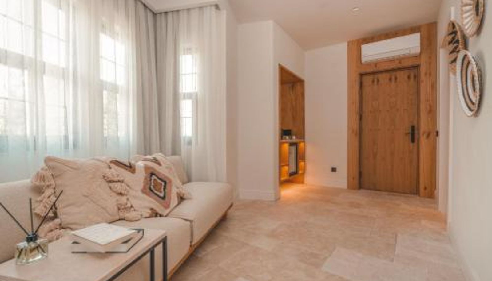 Info - 6 ROOMS By ZULA