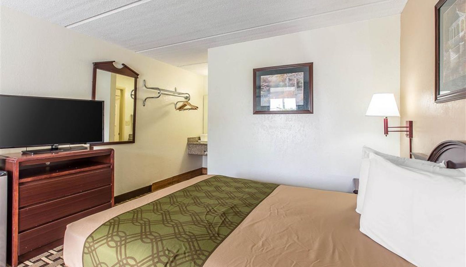 Room - Econo Lodge Savannah Midtown