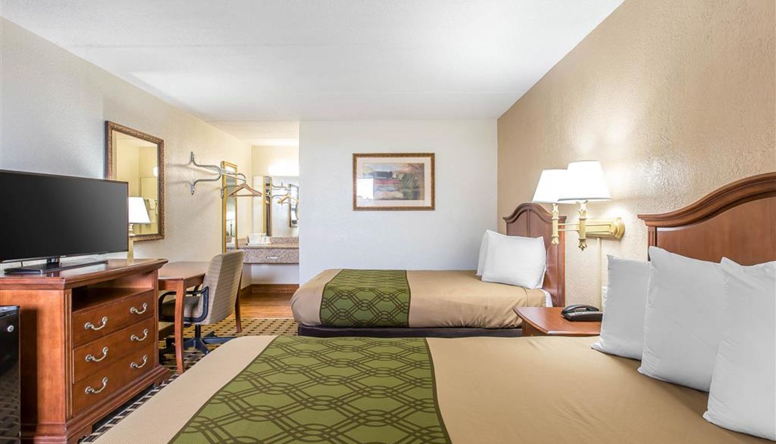 Room - Econo Lodge Savannah Midtown
