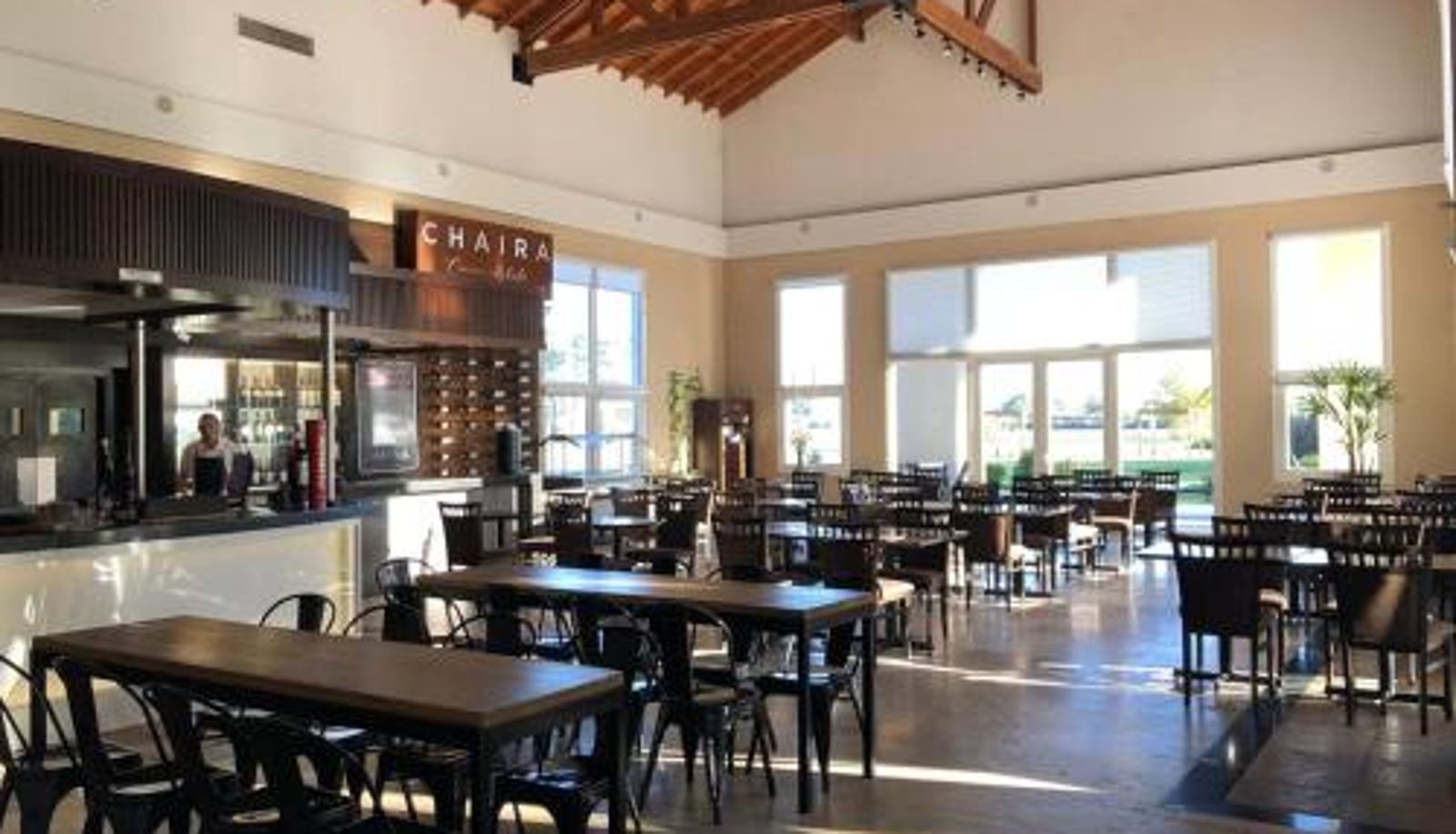 Sala prima colazione all'interno del ristorante - Howard Johnson Resort & Convention Center Ezeiza