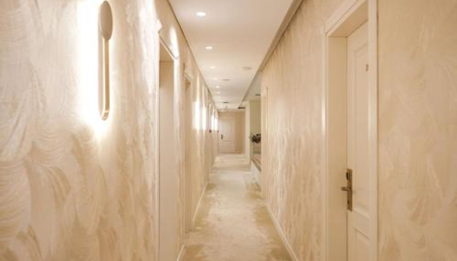 Buitenruimte van het hotel - Golden City Boutique Hotel Tirana
