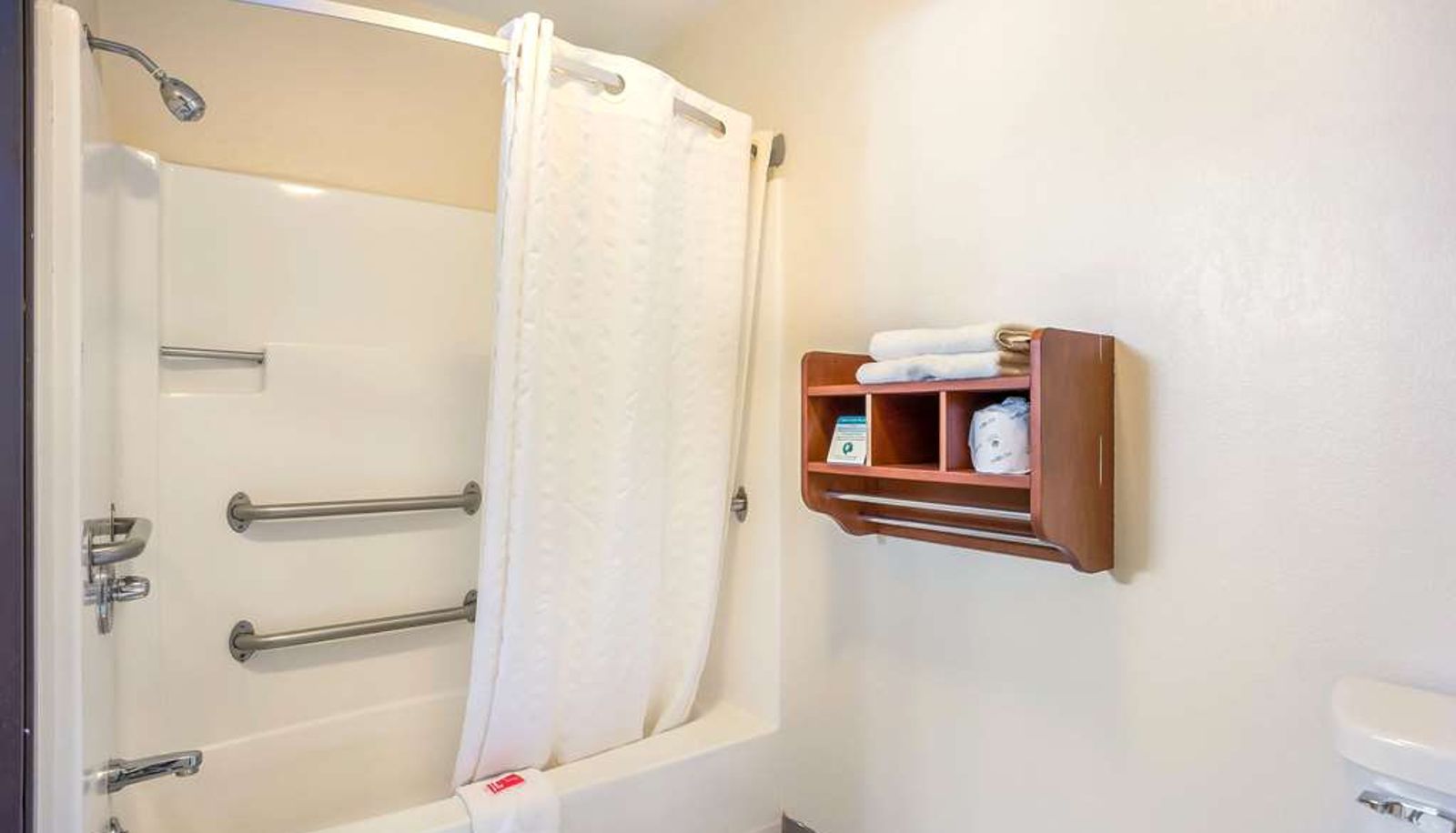 Room - ECONO LODGE CEDAR RAPIDS