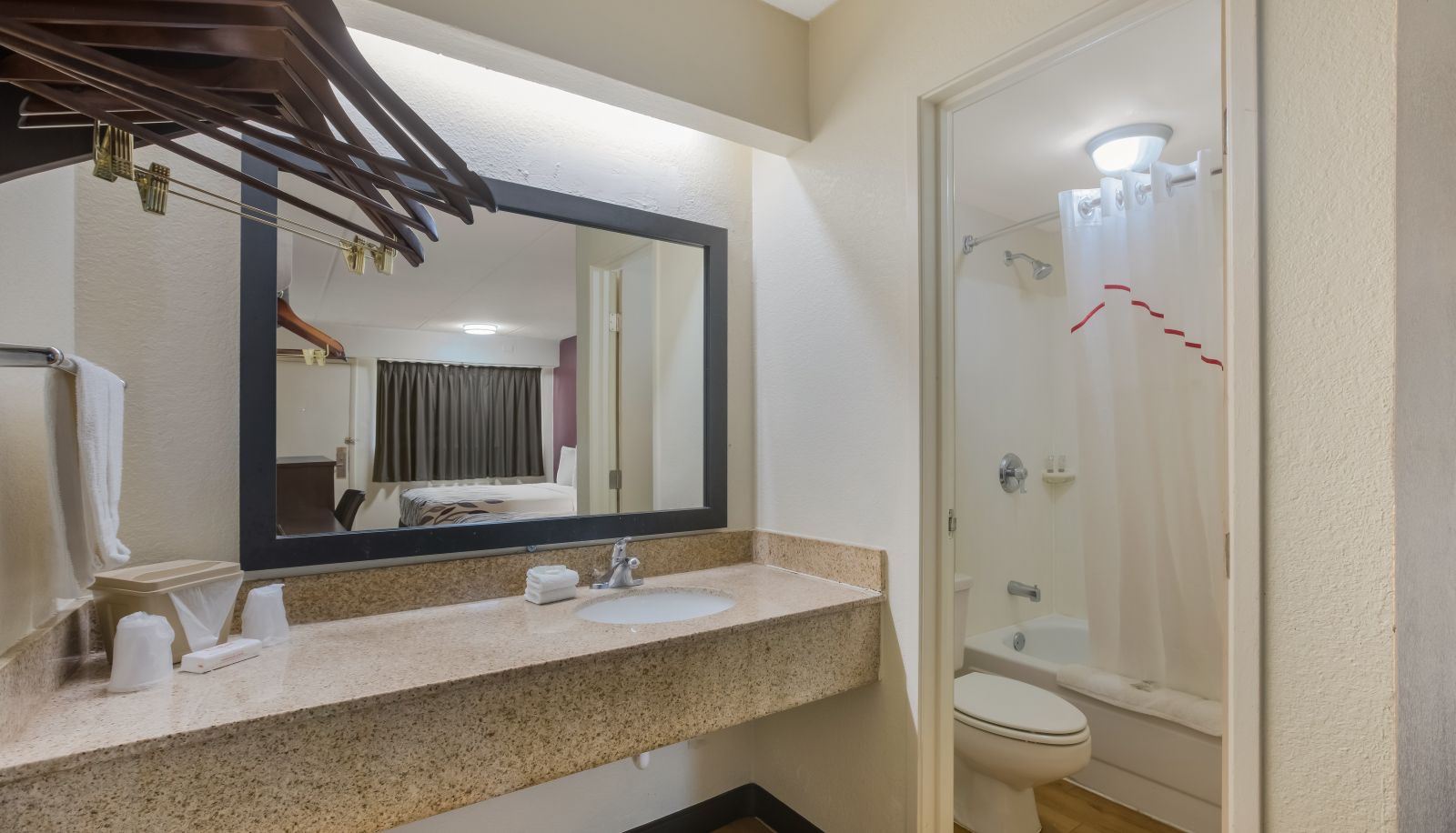 Zimmer - Red Roof Inn Atlanta South - Morrow