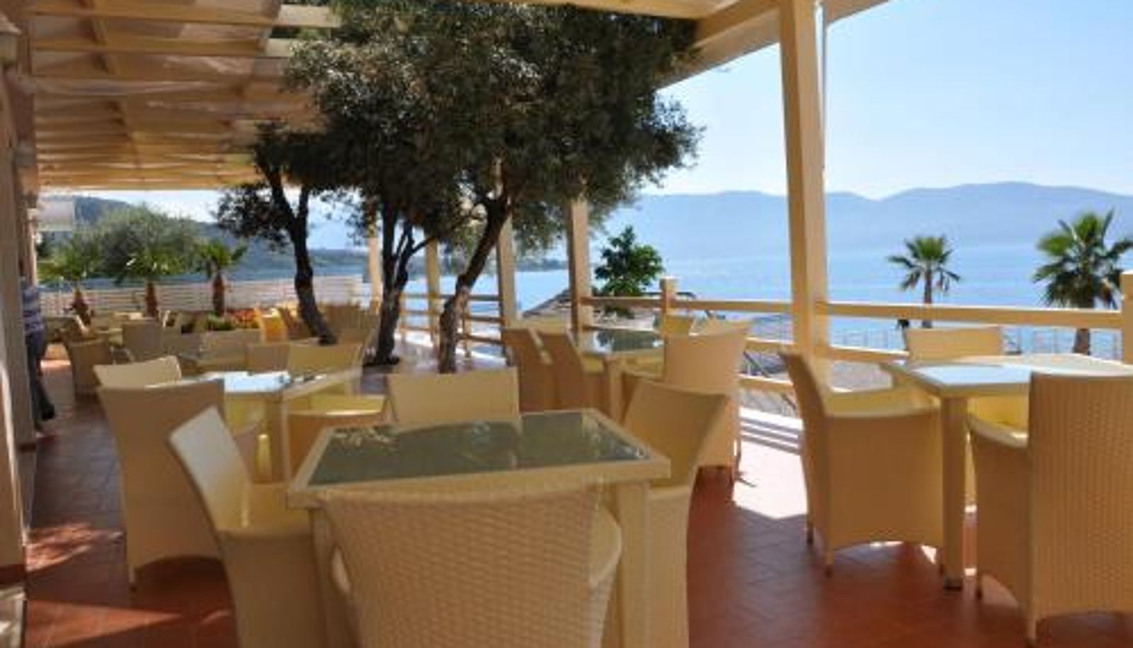 Frühstücksraum innerhalb des Restaurants - Coral Hotel & Resort