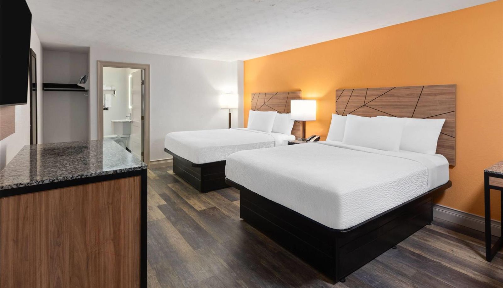 Room - Howard Johnson by Wyndham Malden Boston Area