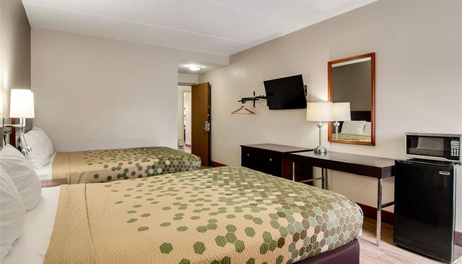 Room - Econo Lodge Cadillac