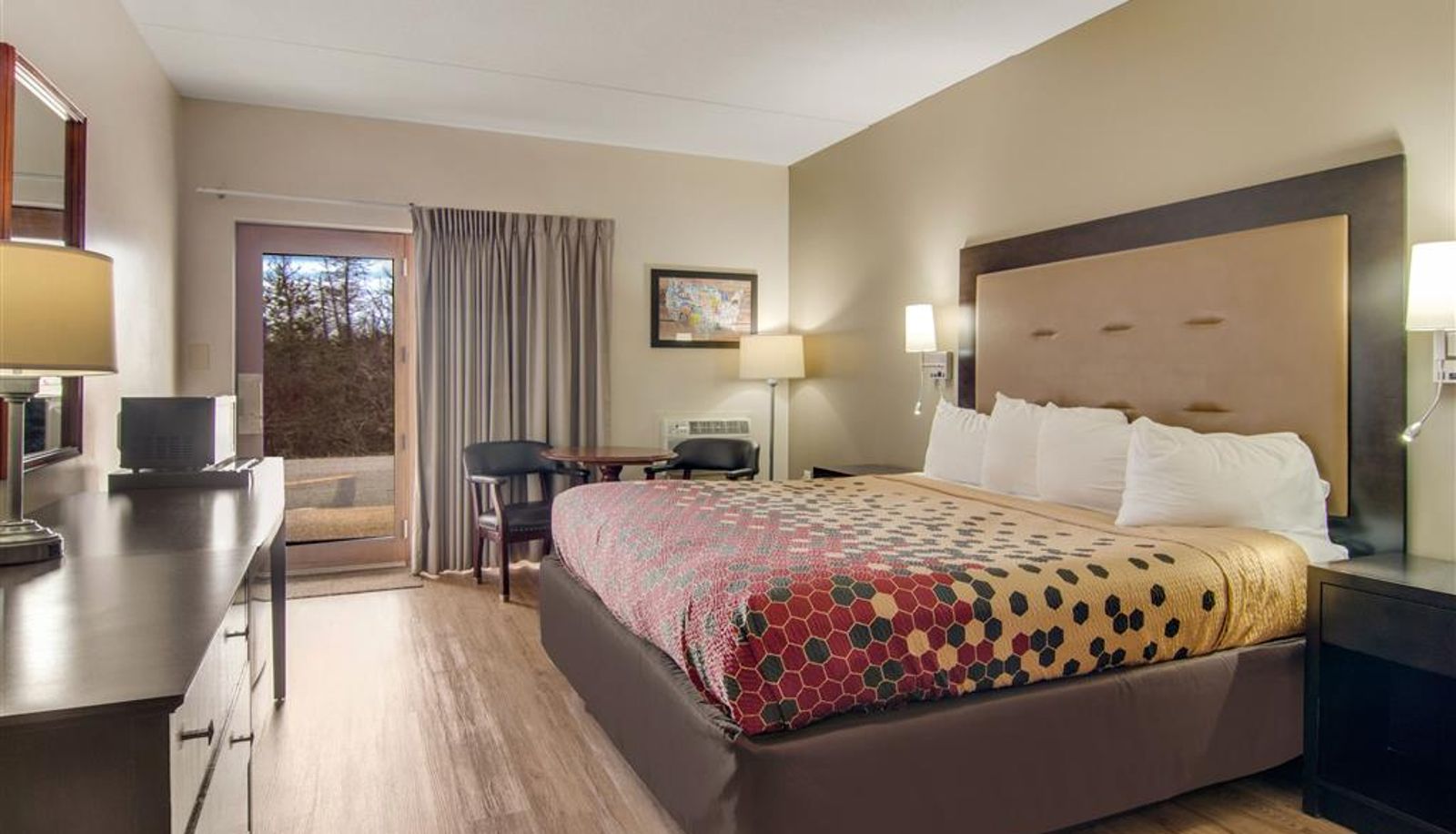 Room - Econo Lodge Cadillac