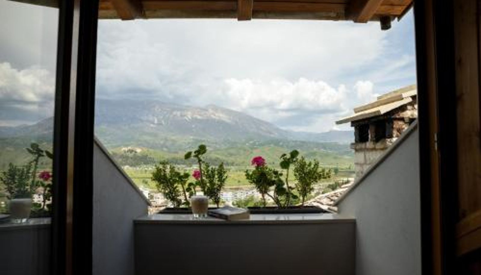 Terasse - The Stone Sky Hotel