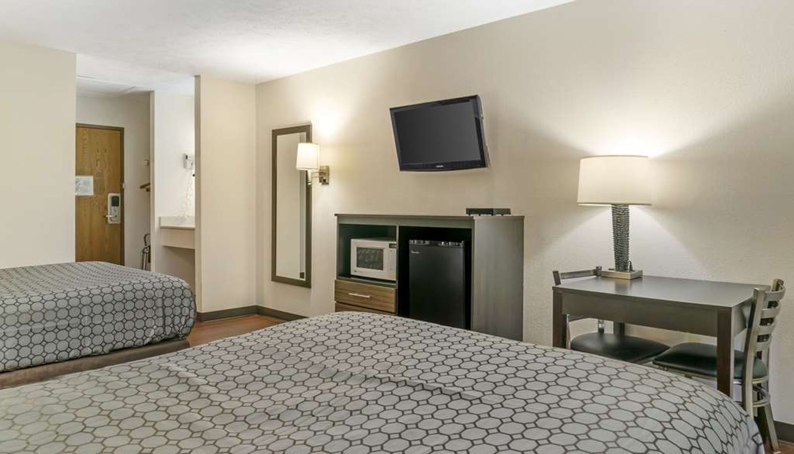 Zimmer - Econo Lodge Traverse City South