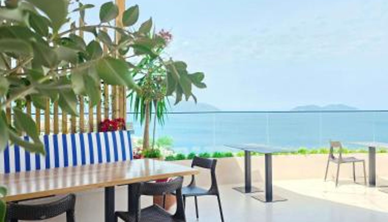 Salle de petit-déjeuner dans le restaurant - Valza Boutique Hotel