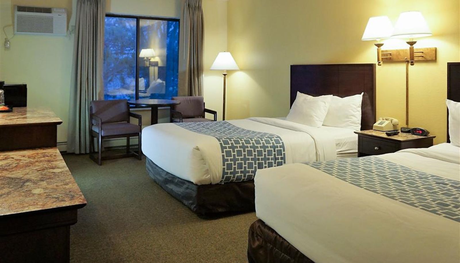 Zimmer - Econo Lodge Mayo Clinic Area