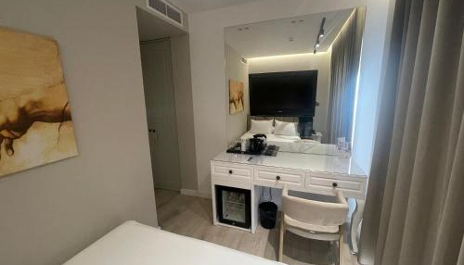 Room - Seaside Hotel