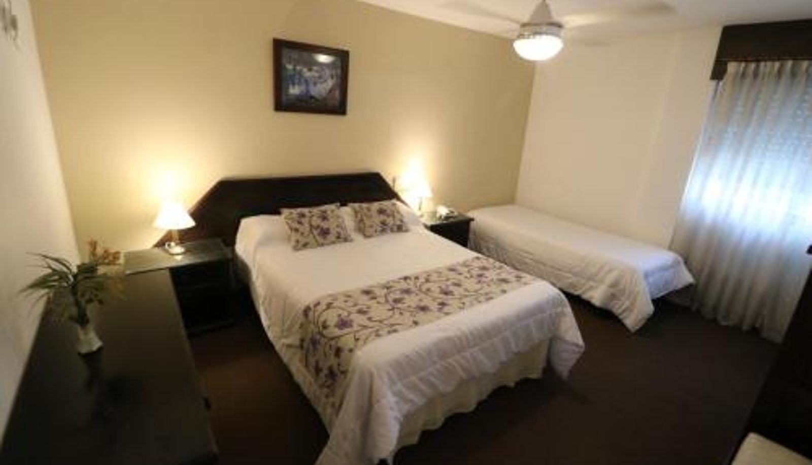 Dreibettzimmer - Hotel Arona