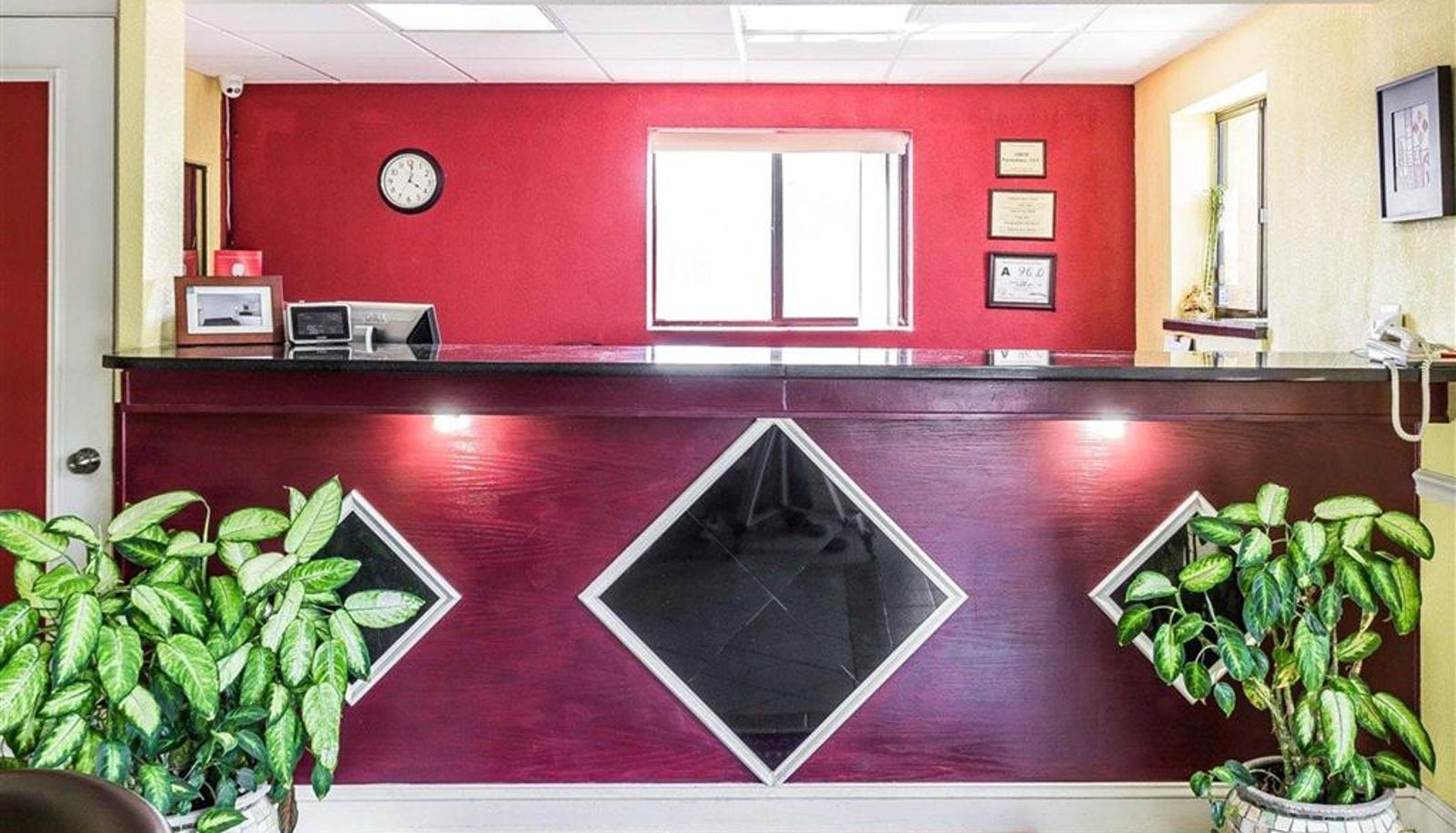 Hall - Econo Lodge Inn & Suites Matthews - Charlotte