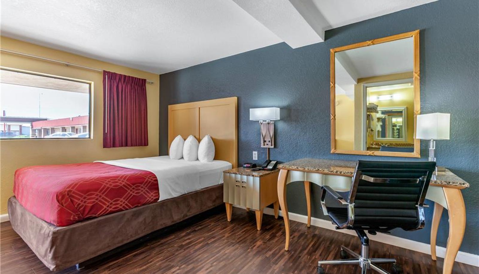Room - Econo Lodge Clovis