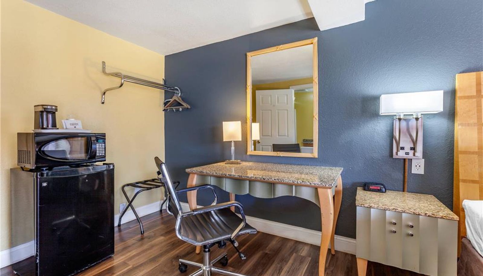 Room - Econo Lodge Clovis