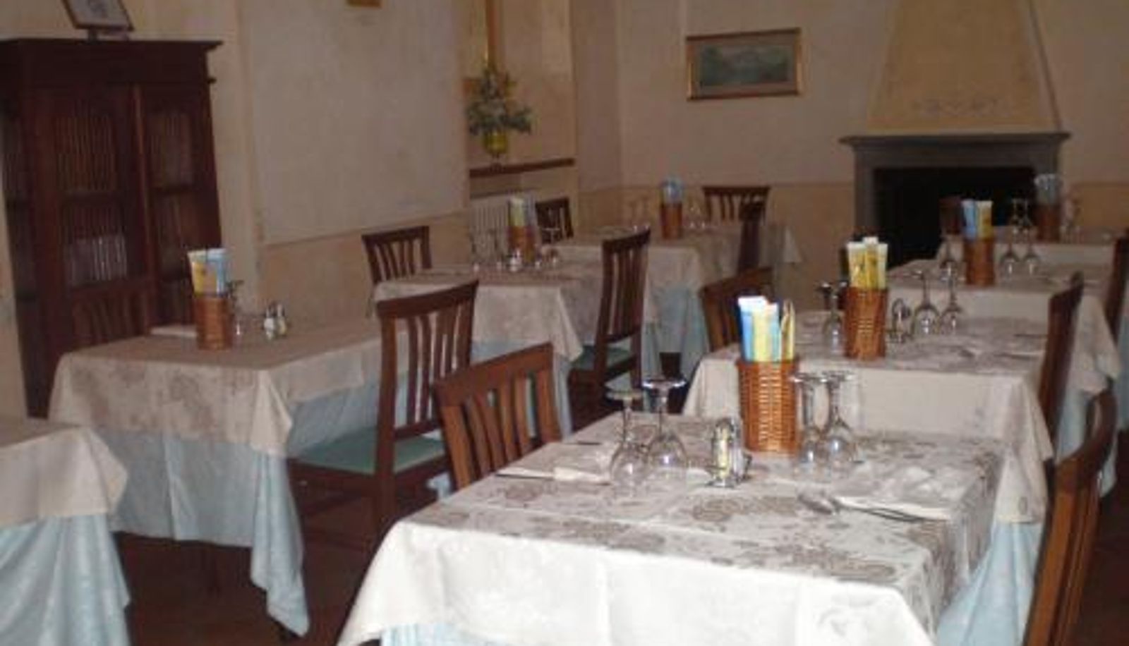 Salle de petit-déjeuner dans le restaurant - Albergo Ristorante Aquila