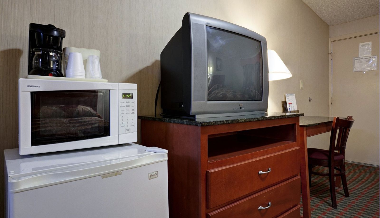 Zimmer - Americas Best Value Inn Smithtown Long Island