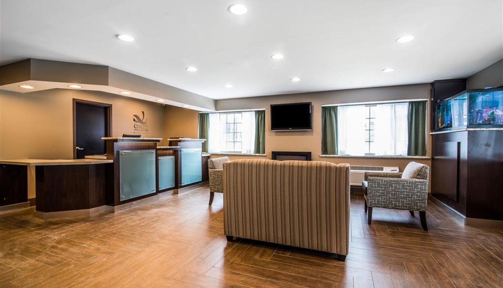 Hall - Quality Inn and Suites Downtown