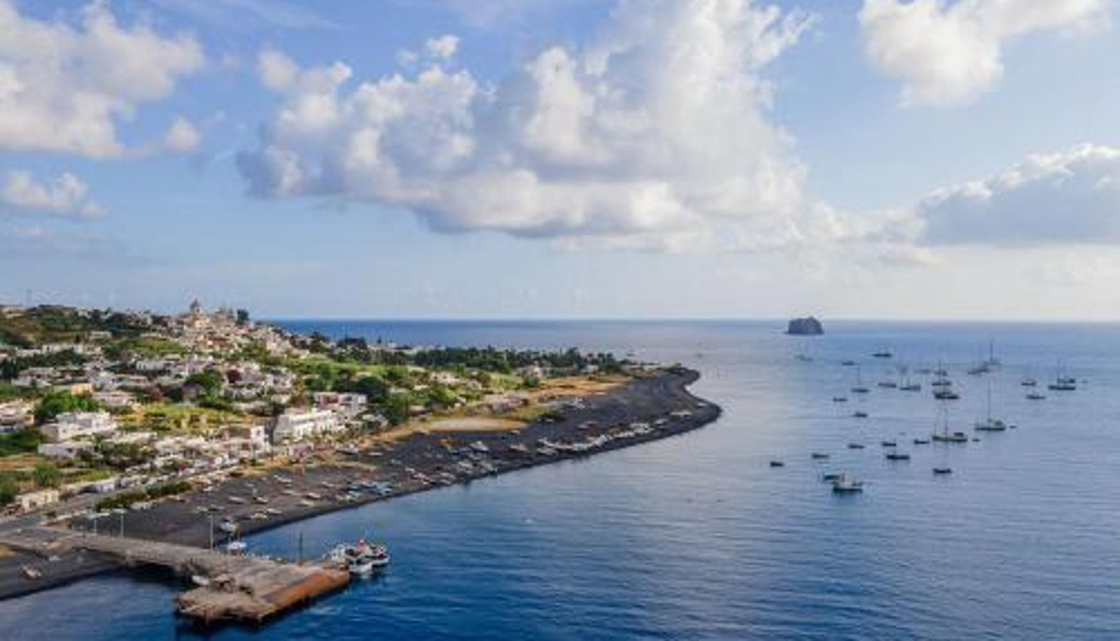 Info - Stromboli Central Family Apartment - 3 Double Rooms
