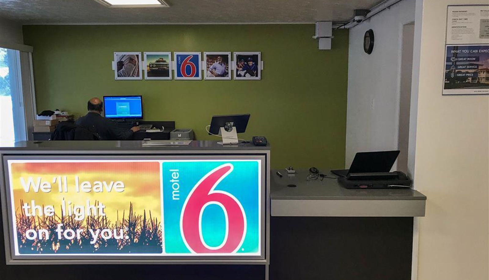 Hall - Motel 6 North Olmsted - Cleveland