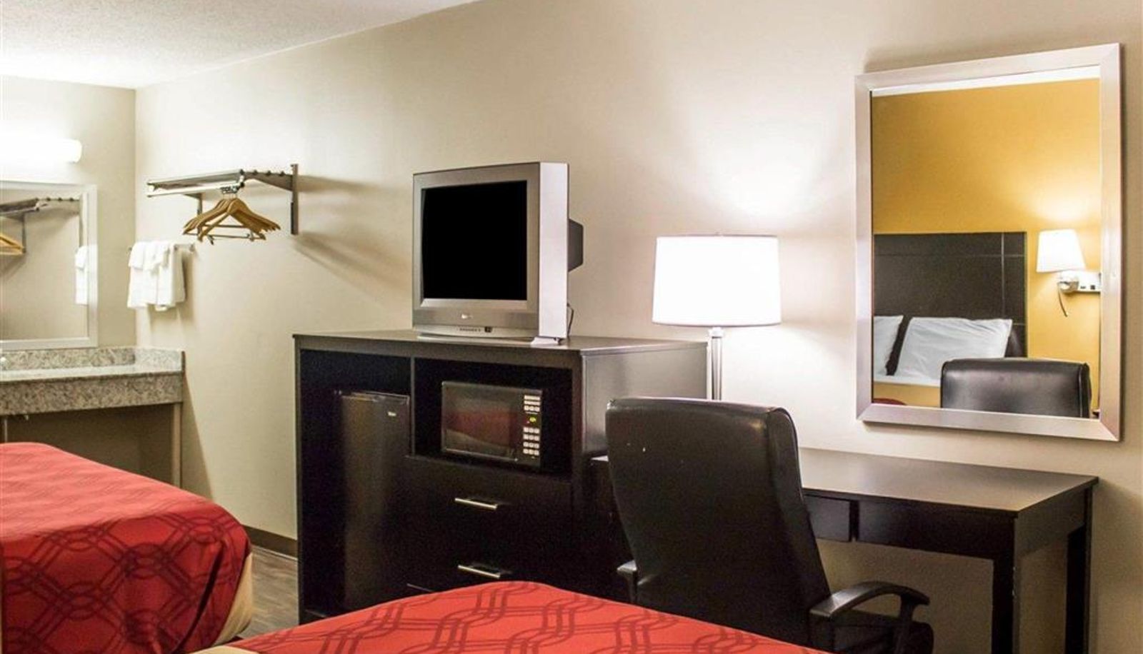 Room - Econo Lodge Columbus West