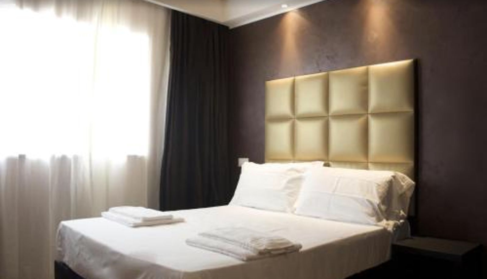 Info - Leoni Hotel & Private Spa