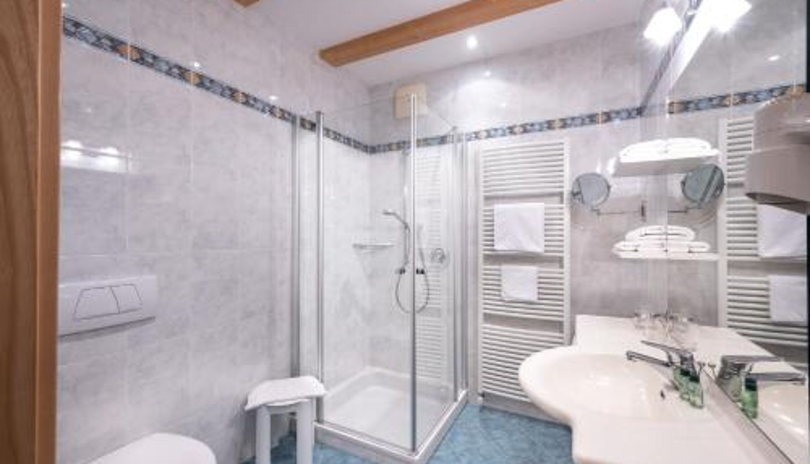 Badezimmer - Hotel Restaurant Waldea