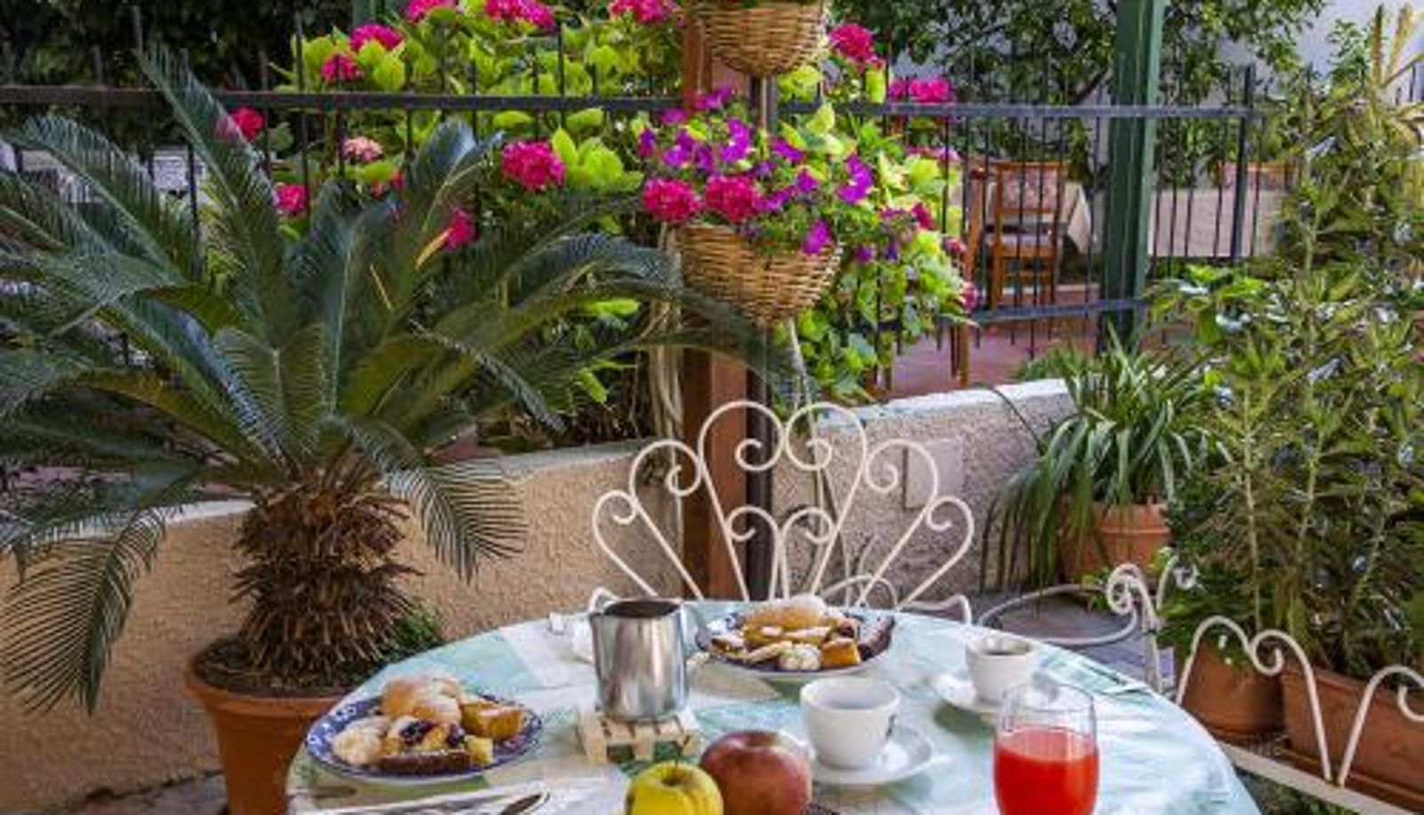 Frühstücksraum innerhalb des Restaurants - Hotel Costa Azzurra -Free Parking - Easy Stay -Spotorno