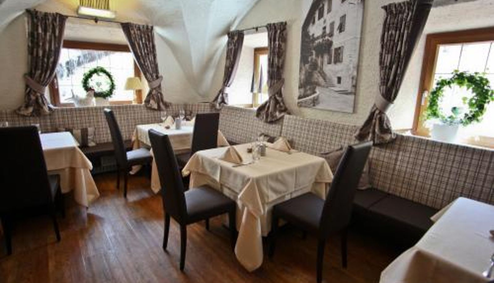 Sala de desayunos dentro del restaurante - Alpin & Stylehotel Die Sonne