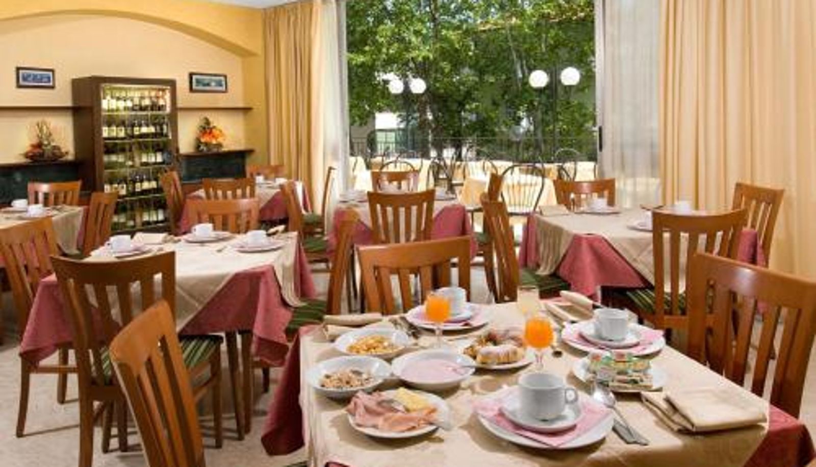 Breakfast room within the restaurant - Hotel Savoia