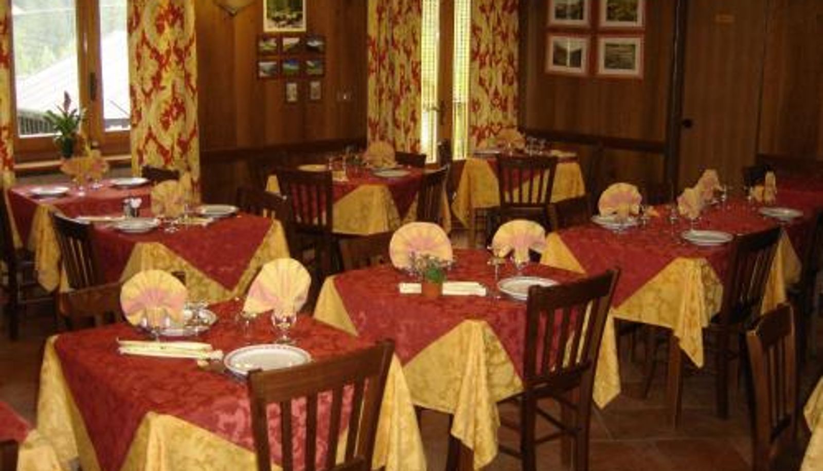 Salle de petit-déjeuner dans le restaurant - Hotel Blanchetti