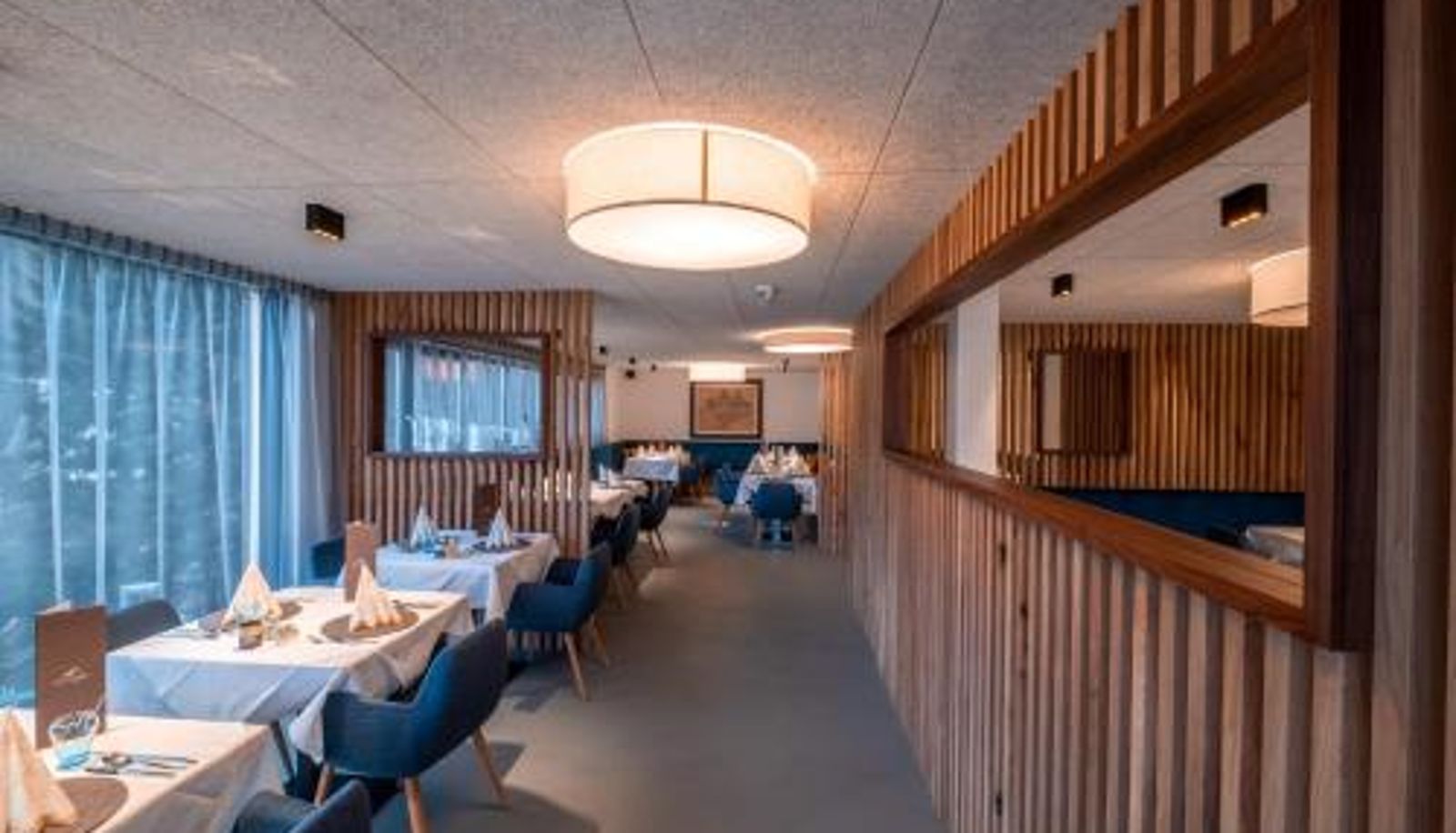 Sala de desayunos dentro del restaurante - Hotel Gruber