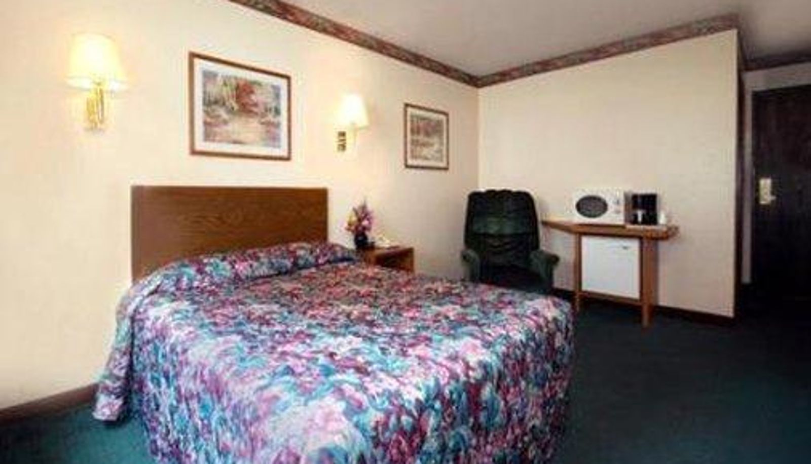 Zimmer - Rodeway Inn