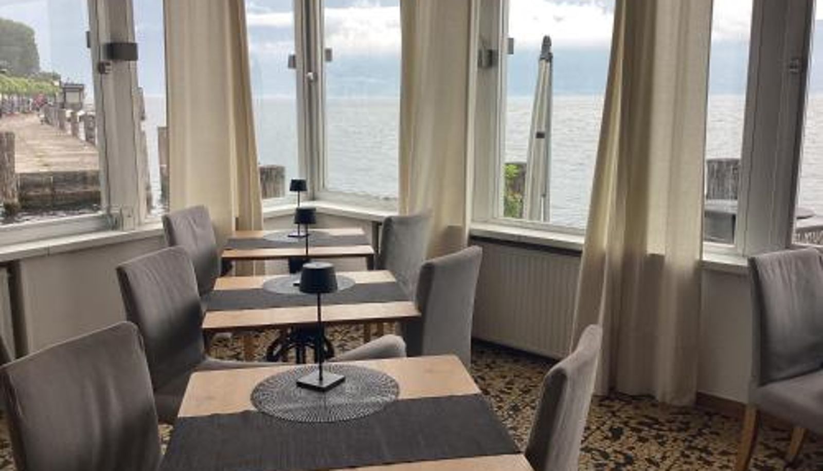 Sala de desayunos dentro del restaurante - Albergo Gargnano