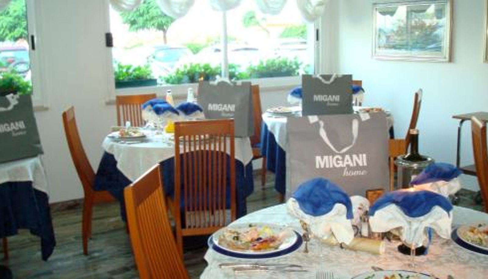 Breakfast room within the restaurant - Hotel Cigno D'Oro