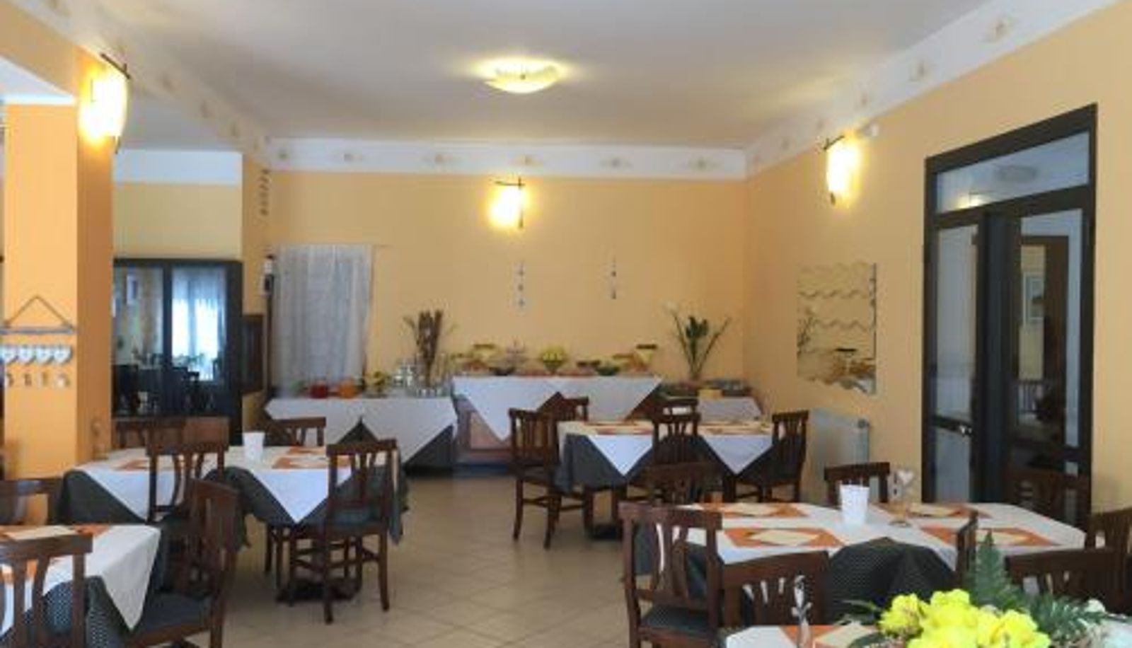 Breakfast room within the restaurant - Hotel Villa Elle