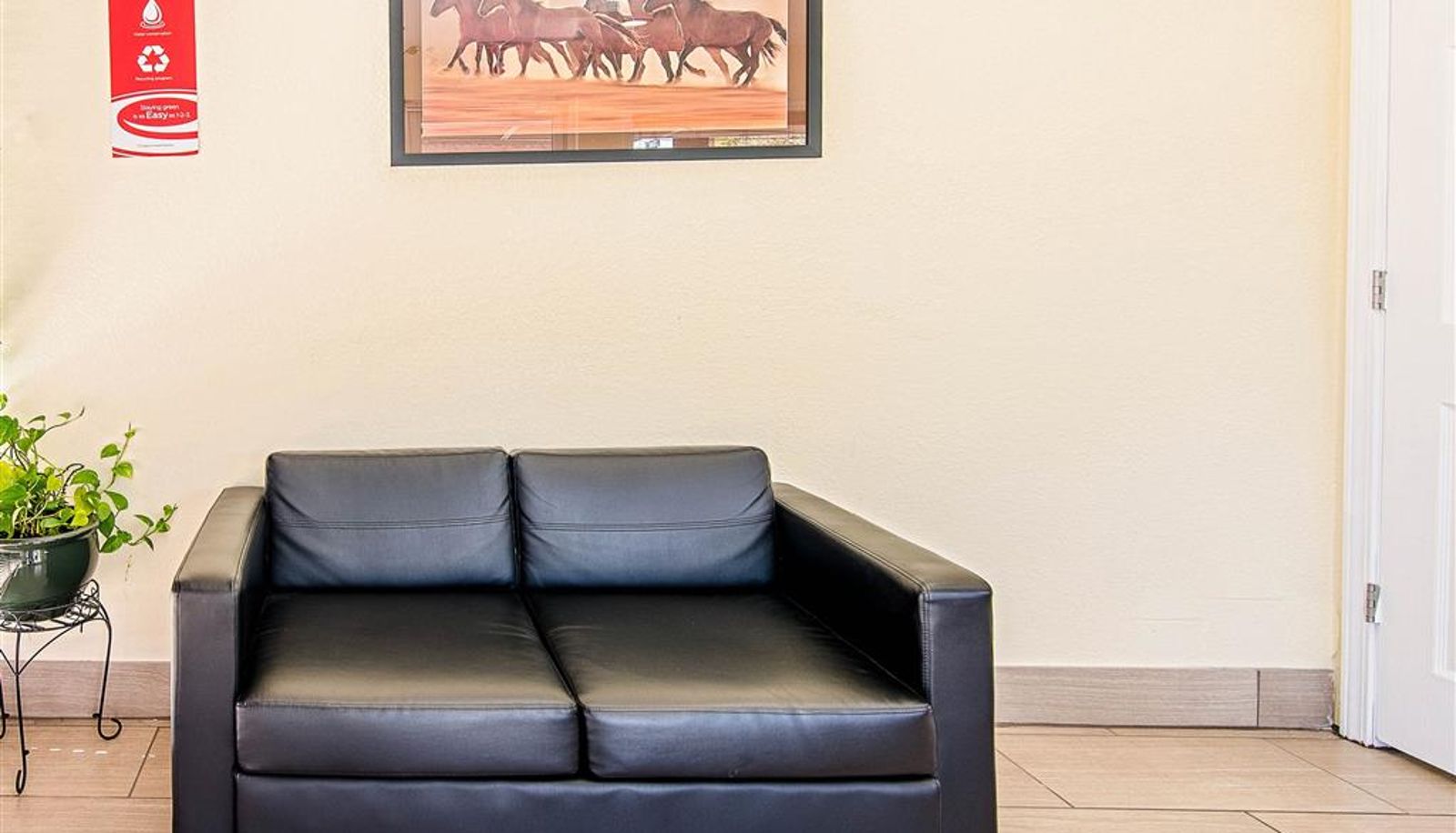 Lobby - ECONO LODGE NEAR MOTOR SPEEDWAY