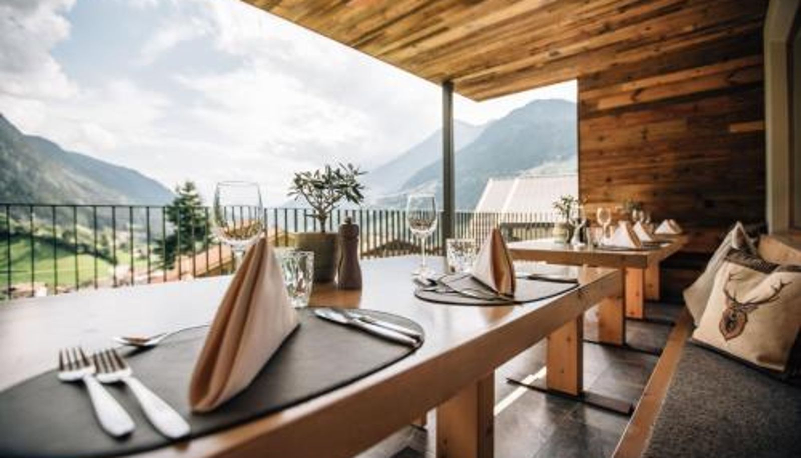 Frühstücksraum innerhalb des Restaurants - Hotel Wildschütz