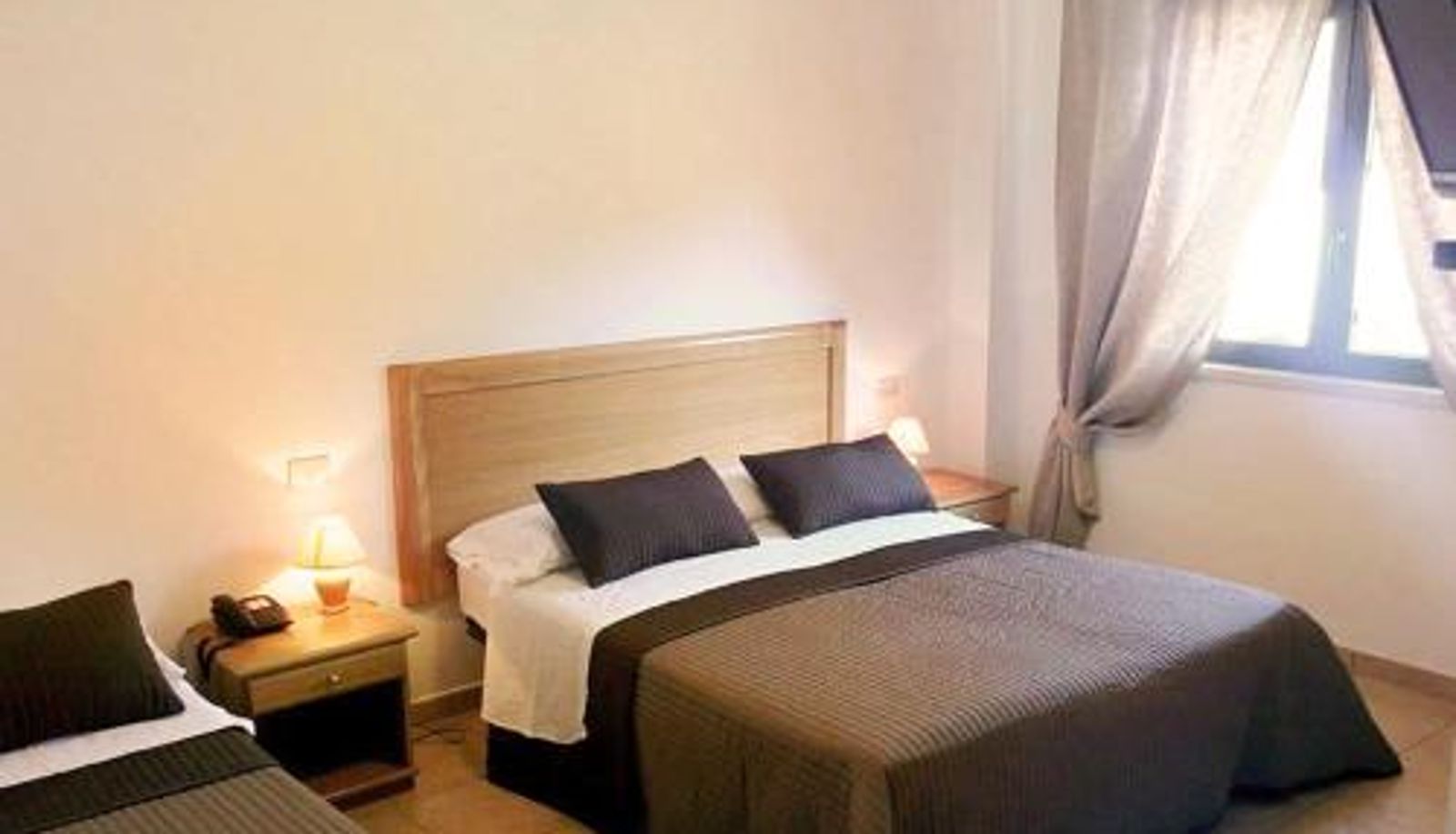 Driepersoonskamer - Albergo Villa Riccio