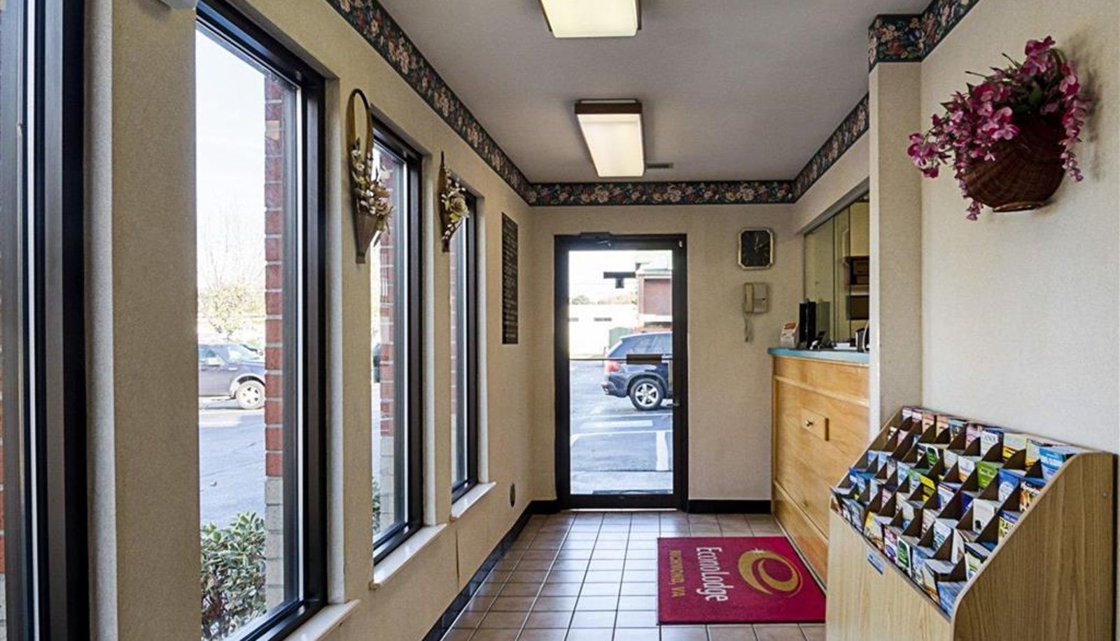 Hall - ECONO LODGE RICHMOND