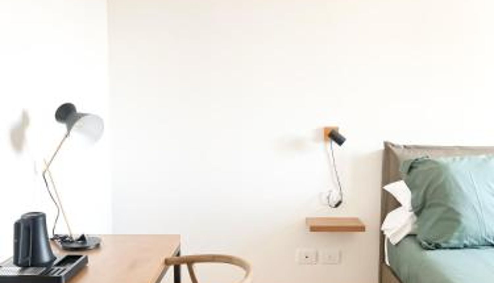 Zimmer - Glass House - Smart Rooms & Parking