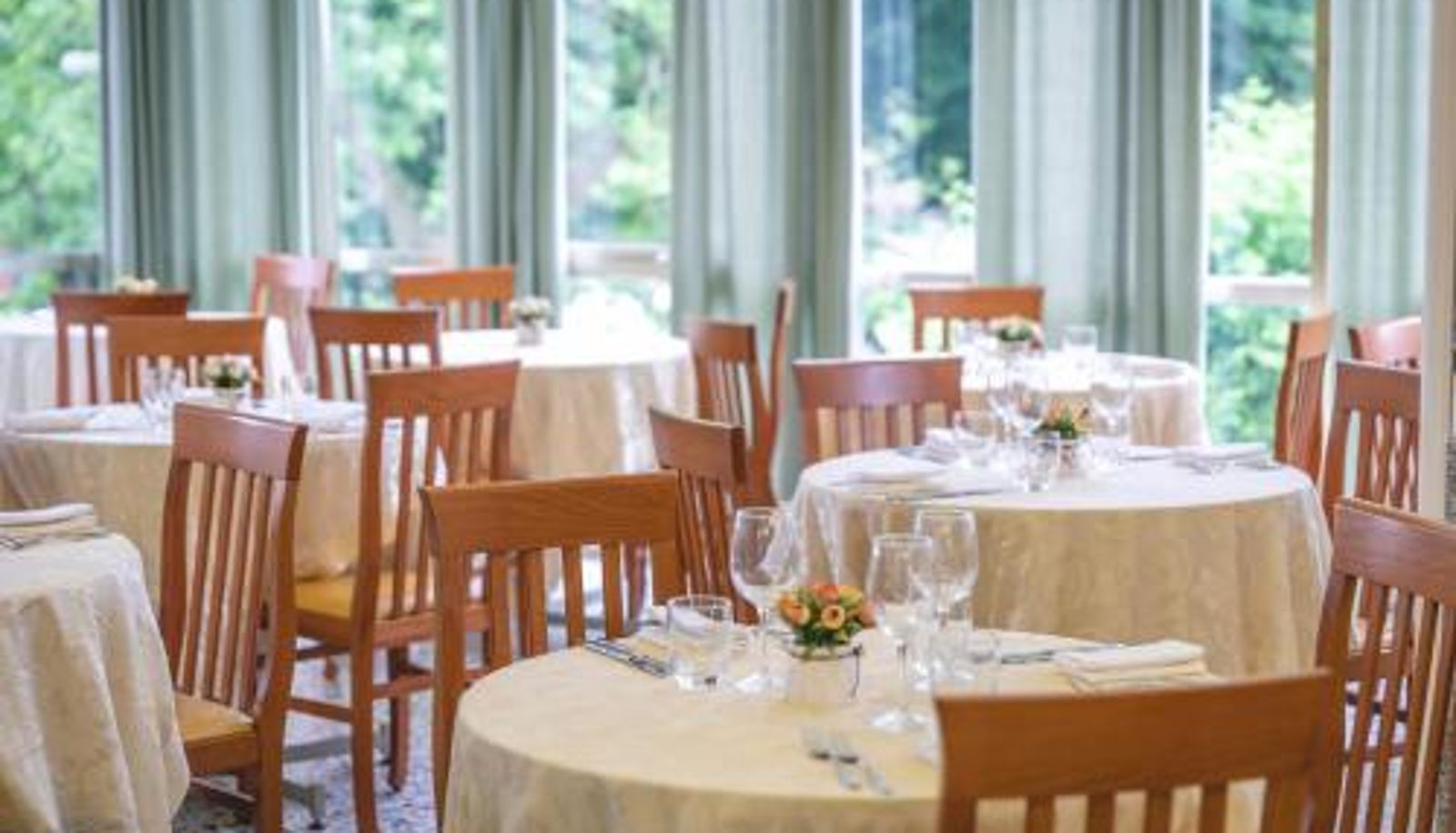 Frühstücksraum innerhalb des Restaurants - Hotel del Falco
